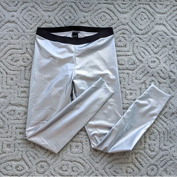 HUE Metallic silver leggings pants size Small @L1 - Picture 3 of 10